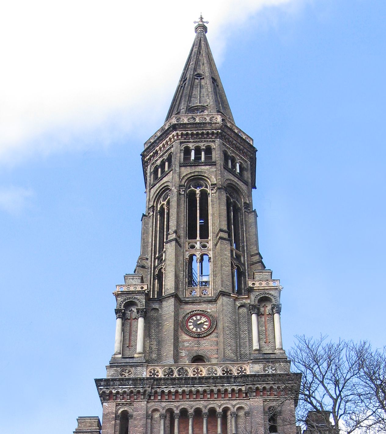 Right-wing Extremism in the GDR: attack on the Zionskirche in East Berlin